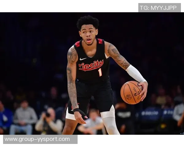 安芬尼西蒙斯表现出色16投10中砍下23分助球队迎战困难局面